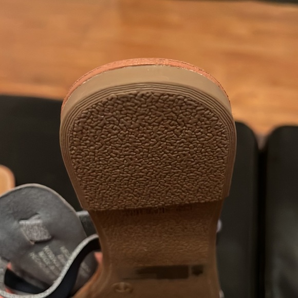 Blue saddles with wrap around strap New size 8 - Picture 6 of 8